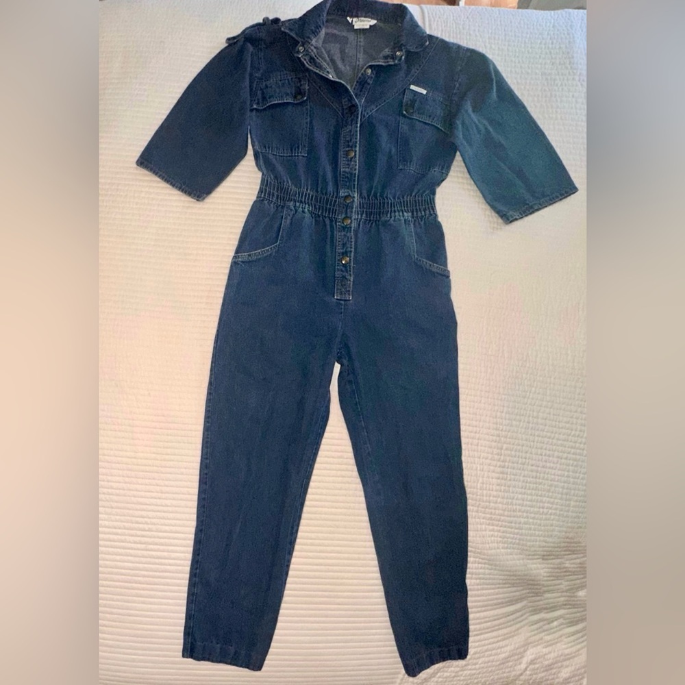 Dreams vintage women's denim jumpsuit! Snap front pockets, cinched waste band!